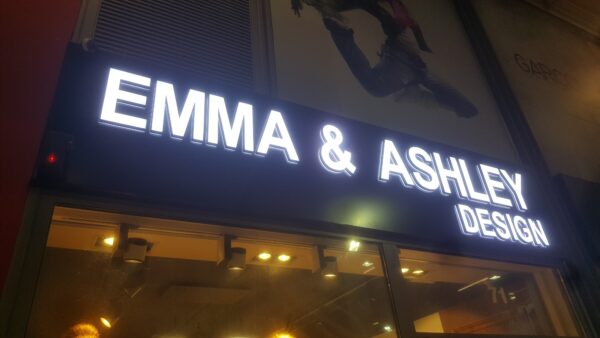 LETTRES BOITIERS 3D LED "EMMA & ASHLEY" ENSEIGNE LUMINEUSE EXTÉRIEURE 40CM