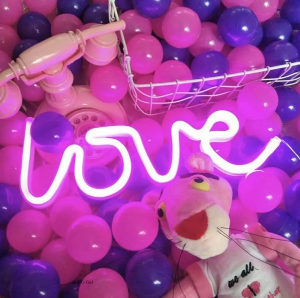 ENSEIGNE LUMINEUSE NÉON FLEX "LOVE", FORMAT 25×10 CM, MODÈLE PERSONNALISÉ – Image 3