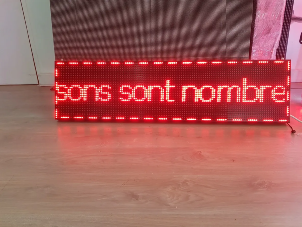 ÉCRAN LUMINEUX LED INTERNE 36×200 CM ANIMÉ SUR MESURE – Image 4