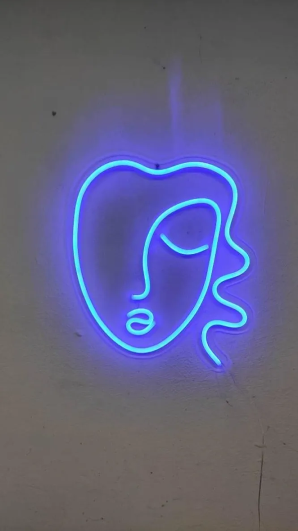 LUMINAIRE MURAL “VISAGE DE DAME”, NÉON FLEX DESIGN, TAILLE ADAPTABLE, 30 cm OU 40 cm – Image 4